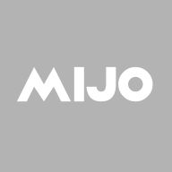 Grauer Hintergrund mit dem weißen Schriftzug "MIJO" in Großbuchstaben.