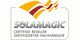 Logo von Solamagic mit dem Text "Zertifizierter Fachhändler" auf Deutsch und Englisch.