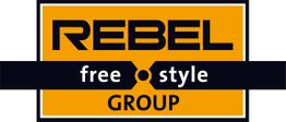 Logo mit den Worten "REBEL free style GROUP" in Schwarz auf orangefarbenem Hintergrund.