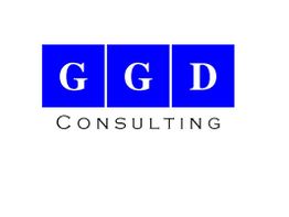 Logo mit blauen Quadraten und weißen Buchstaben: "GGD". Darunter der Text "Consulting".