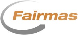 Logo von Fairmas: Orangefarbener Schriftzug mit grauem, geschwungenem Bogen.