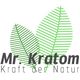 Zwei grüne Blätter mit Text: "Mr. Kratom - Kraft der Natur".
