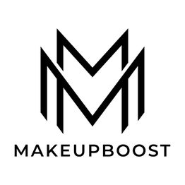Zwart-wit logo met dubbele M-vorm en de tekst "MAKEUPBOOST" eronder.