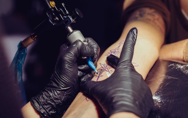 Tattoo wird gestochen