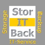 Grau-weiß-gelbes Logo mit "Stor IT Back" in der Mitte. Wörter "Storage", "Backup", "IT-Service" außen.