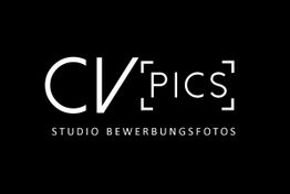 Logo mit der Aufschrift "CV Pics" und darunter "Studio Bewerbungsfotos" auf schwarzem Hintergrund.