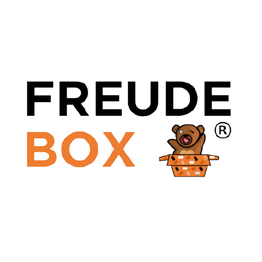"Schriftzug 'Freude Box' mit lachendem Bären im Korb."