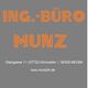 Graues Plakat mit orangefarbenem Text "Ing.-Büro Munz" und Kontaktinformationen.