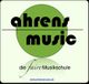 Logo mit grünem Kreis und Text: "ahrens music, die faire Musikschule, www.ahrensmusic.de".