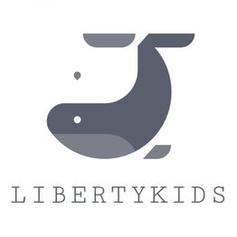Stilisiertes Wal-Logo in Schwarz-Weiß mit dem Text "Libertykids" darunter.