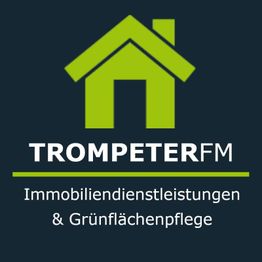 Grünes Haus-Logo mit Schriftzug "TROMPETER FM" und Text: Immobiliendienstleistungen & Grünflächenpflege.