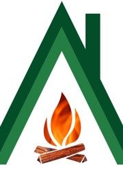 Grünes Zeltsymbol mit Lagerfeuer darunter, bestehend aus Flammen und Holzscheiten.