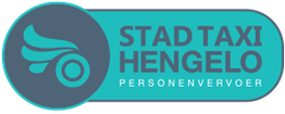 Logo van Stad Taxi Hengelo met tekst “Personenvervoer” en afbeelding van een wiel met vleugel.