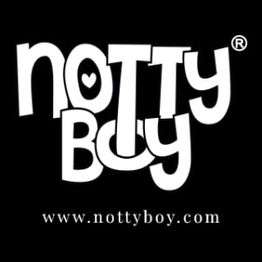 Schwarzer Hintergrund mit dem weißen Text "Notty Boy" und der Website www.nottyboy.com.