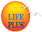 Logo mit gelber und oranger Sonne, Schriftzug „LIFE PLUS“ und zwei weißen Möwen.