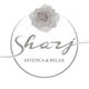 Logo grigio con rosa, testo "Shary Estetica & Relax" in cerchio. Stile elegante e semplice.