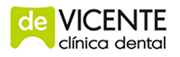 Logotipo de "de Vicente Clínica Dental" con diseño en verde y negro.