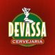Logo da Cervejaria Devassa com uma silhueta feminina e fundo vermelho e verde.