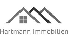 Logo mit Hausdach-Symbolen und Text "Hartmann Immobilien" in Grautönen.