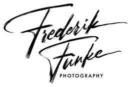 Ein stilisiertes Logo mit einem Fuchs, bestehend aus minimalistischen schwarzen Linien.
