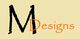 Buchstabe "M" in Schwarz, "Designs" in Orange auf beigem Hintergrund.