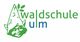 Logo der Waldschule Ulm mit einem grünen Koboldkopf und Blättern.