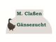 Schild mit Text "M. Claßen Gänsezucht" und einer Gans-Silhouette links.