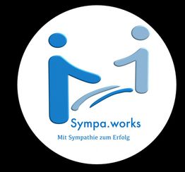 Zwei stilisierte Figuren mit dem Text "Sympa.works - Mit Sympathie zum Erfolg" auf weißem Hintergrund.