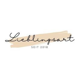 „Lieblingsart seit 2018“ in schwarzer Schrift auf beigem Hintergrund.
