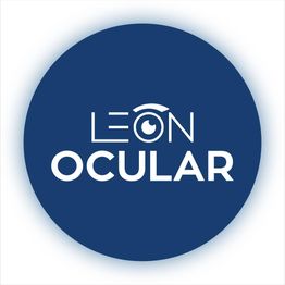Círculo azul con el texto "León Ocular" en letras blancas.
