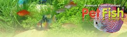 Aquarium mit bunten Fischen und Pflanzen, Text: "Premium Frozen Fishfood Pet Fish".
