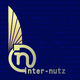 Gelbes Logo auf blauem Grund mit stilisiertem "n" und Text "inter-nutz", Code im Hintergrund.