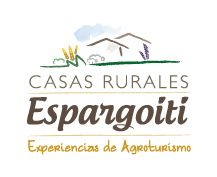 Logo de "Casas Rurales Espargoiti", experiencias de agroturismo, con montañas y plantas.