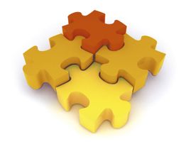 Vier ineinandergreifende Puzzleteile in Gelb und Orange, dreidimensional dargestellt.