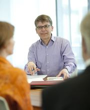 Dipl.-Kfm. Norbert Rulands in der Teambesprechung