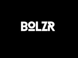 Schwarzer Hintergrund mit weißem "BOLZR"-Logo in moderner Schriftart.