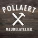 Logo van Pollaert Meubelatelier met hamer en beitel op houten achtergrond.