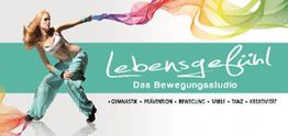 Tänzerin mit buntem Tuch, Text: "Lebensgefühl - Das Bewegungsstudio" in weißer Schrift.