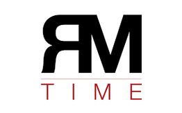 Schwarzes "RM" über rotem "TIME" auf weißem Hintergrund.