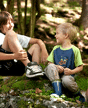 Familienurlaub mit gluecklichen Kindern