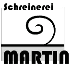 Logo der Schreinerei Martin mit stilisiertem, schwarzen Spiralmuster und Schriftzug oben und unten.