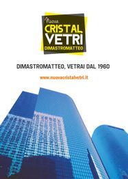 Grattacieli moderni e logo "Nuova Cristal Vetri Dimastromatteo, vetrai dal 1960".