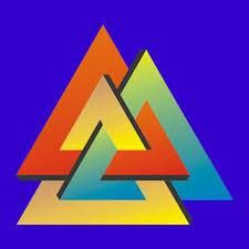 Três triângulos entrelaçados nas cores vermelho, laranja e verde com fundo azul.