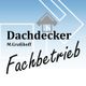 Logo eines Dachdeckerbetriebs mit Hausmotiv und blauem Hintergrund. Text: Dachdecker M. Graßhoff.
