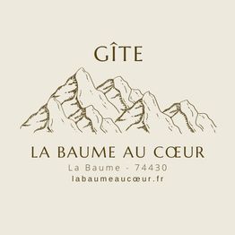 Logo du gîte "La Baume au Cœur" avec illustration de montagnes et adresse web.