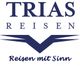 Logo von Trias Reisen mit dem Slogan "Reisen mit Sinn" und einem stilisierten Pfeilmotiv.