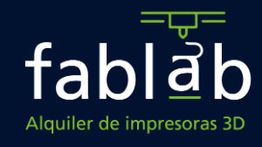 Logotipo de "fablab" con texto: Alquiler de impresoras 3D. Fondo azul oscuro.