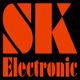 Rotes "SK Electronic" Logo auf schwarzem Hintergrund.