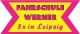Schild mit Text: "Fahrschule Werner, 3x in Leipzig" in gelber und pinker Farbgebung.