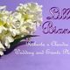 Fiori bianchi su sfondo lilla a sinistra; testo "Lillà Bianco" a destra per planner eventi e matrimoni.